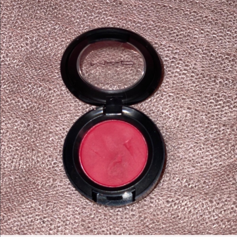 MAC Cosmetics Passionate Matte Eyeshadow